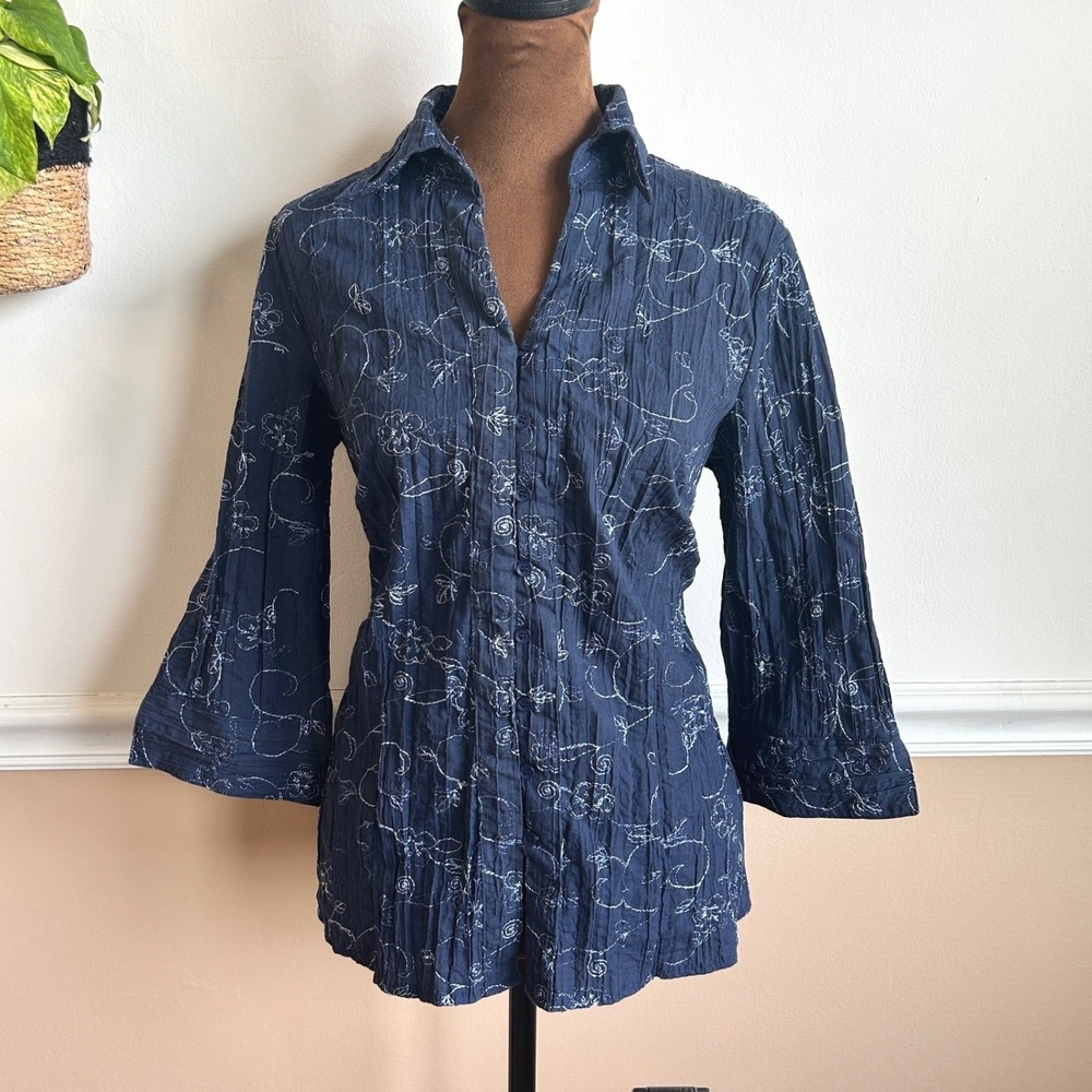 Dressbarn Navy Blue Floral Embroidered Crinkle Button Down Blouse Small